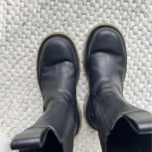 Bottega Veneta Black Chelsea Boots - Picture 4 of 5